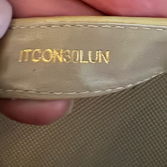 Like new Burberry thong flip flops - Picture 3 of 5